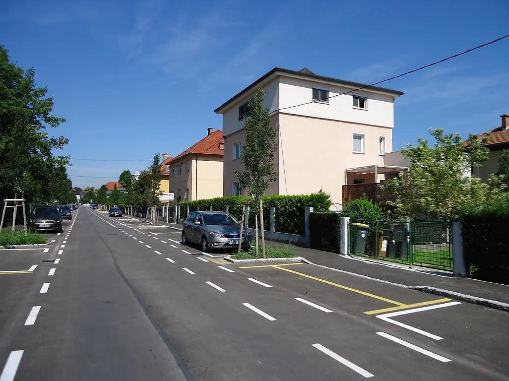 Cute Sunny Apartment Kod1 Laibach